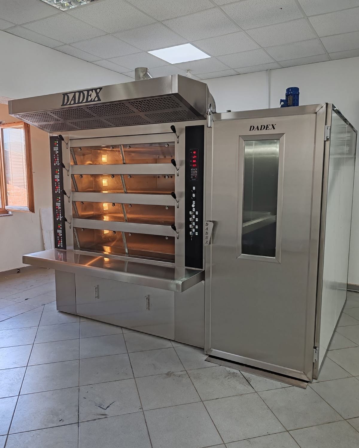 Cuptor Electric DADEX cu 4 etaje în brutărie profesională
