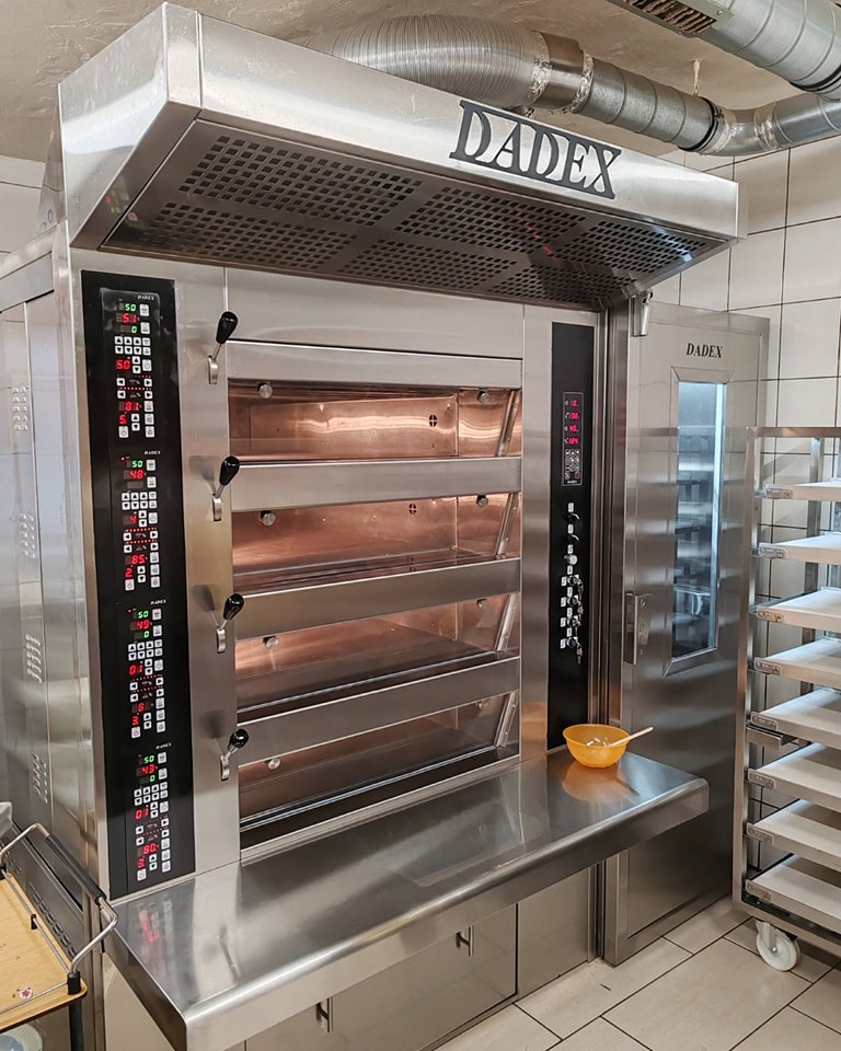 Cuptor Electric DADEX instalat în brutărie cu sistem de ventilație